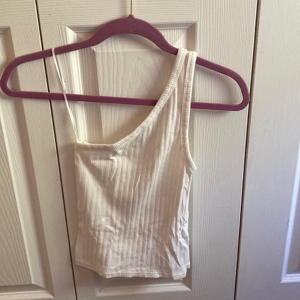 Cropped shoulder tank